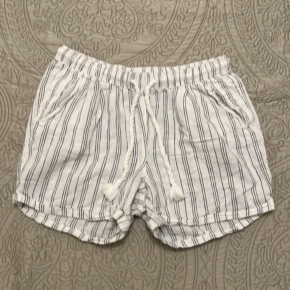 SOLD - Esmara White Striped Linen Blend Pull-on High Rise Shorts **DO NOT BUY**